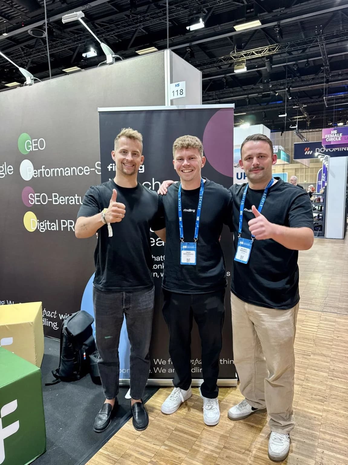 David Mühlenweg mit dem findling-Team am Stand auf der K5 Future Retail 2025 in Berlin